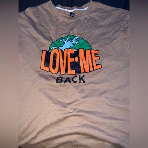 Love me back.. Graphic tee XL